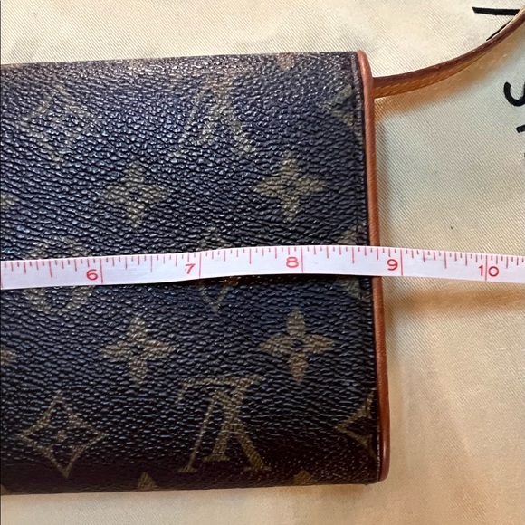 Louis Vuitton Pochette Clutch PM Monogram Canvas Crossbody bag in Brown - Picture 9 of 15